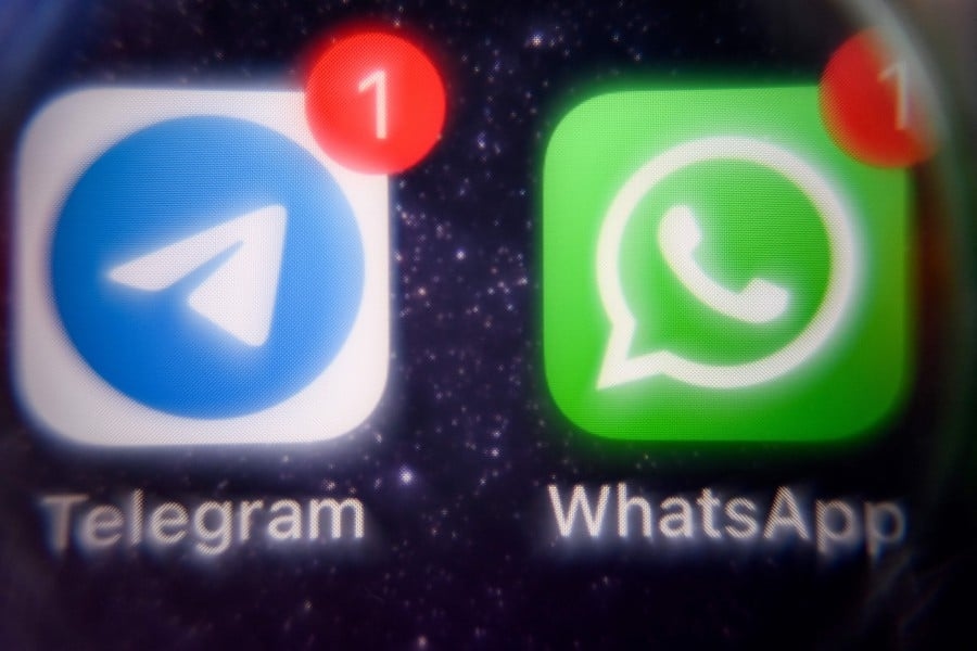 Russia tightens digital grip, limits WhatsApp and Telegram calls