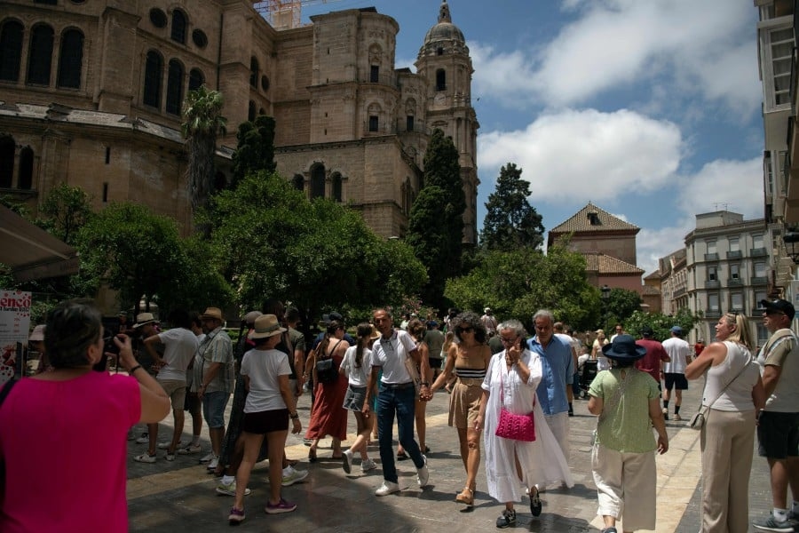 Spain, Portugal on wildfire watch as heatwave rolls in