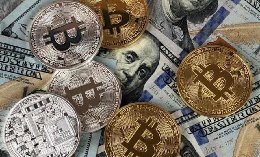 Bitcoin hits record high above US$124,000