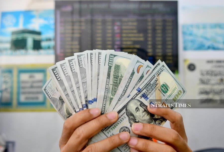 Dollar drifts as US currency policy in focus; S.Korean won jumps