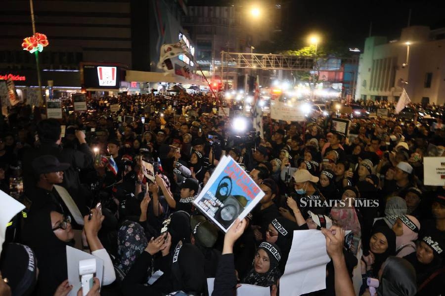 Hundreds gather outside Sogo in solidarity for Zara Qairina