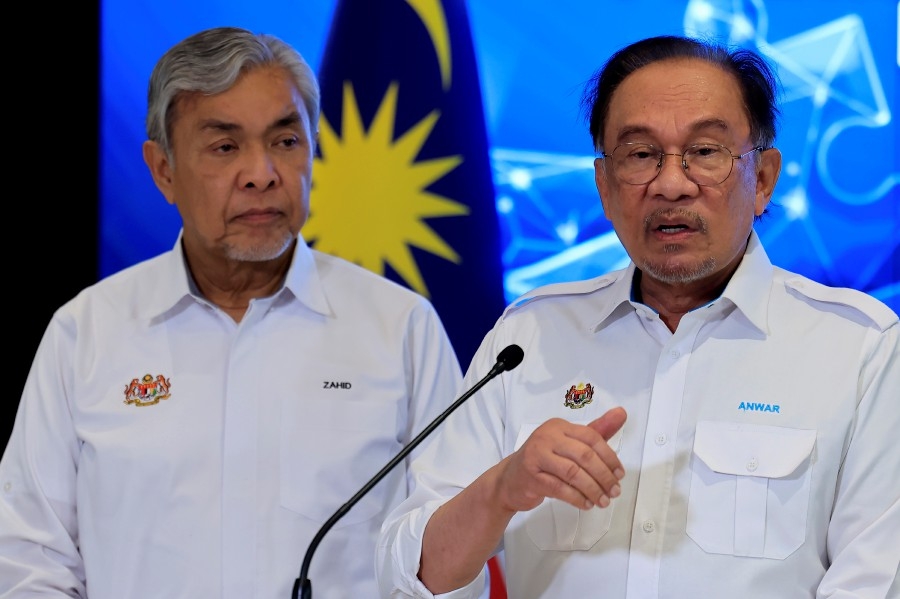 Anwar, Zahid and ministers extend birthday wishes to Sultan Ibrahim