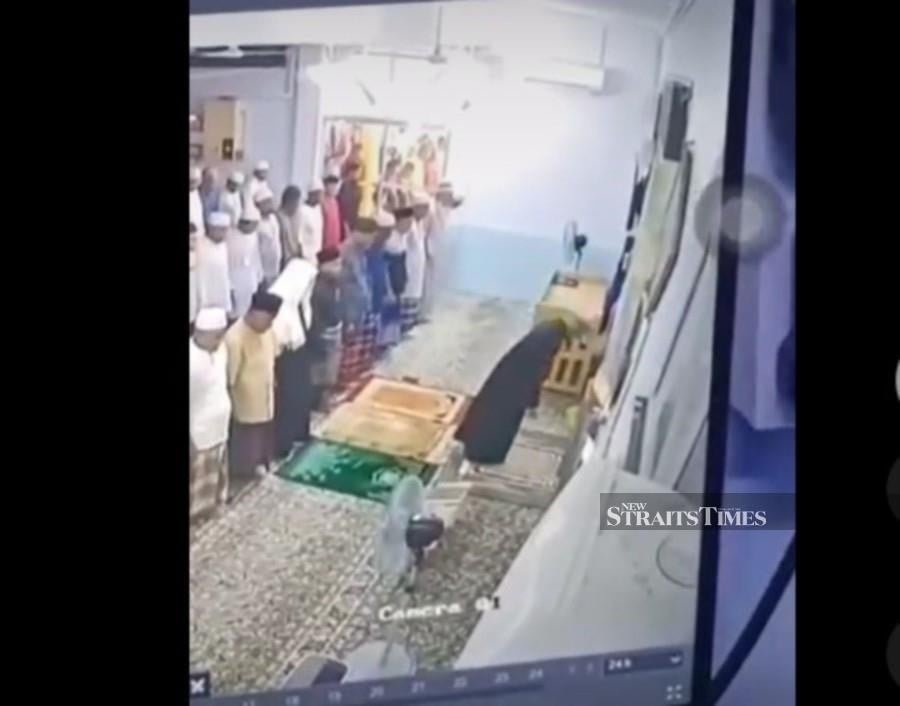Imam dies while leading Friday prayers in Raub