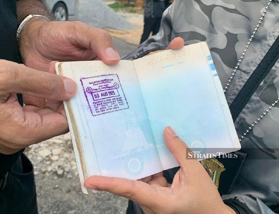2 Kelantan immigration officers probed for letting tourists skip border checks