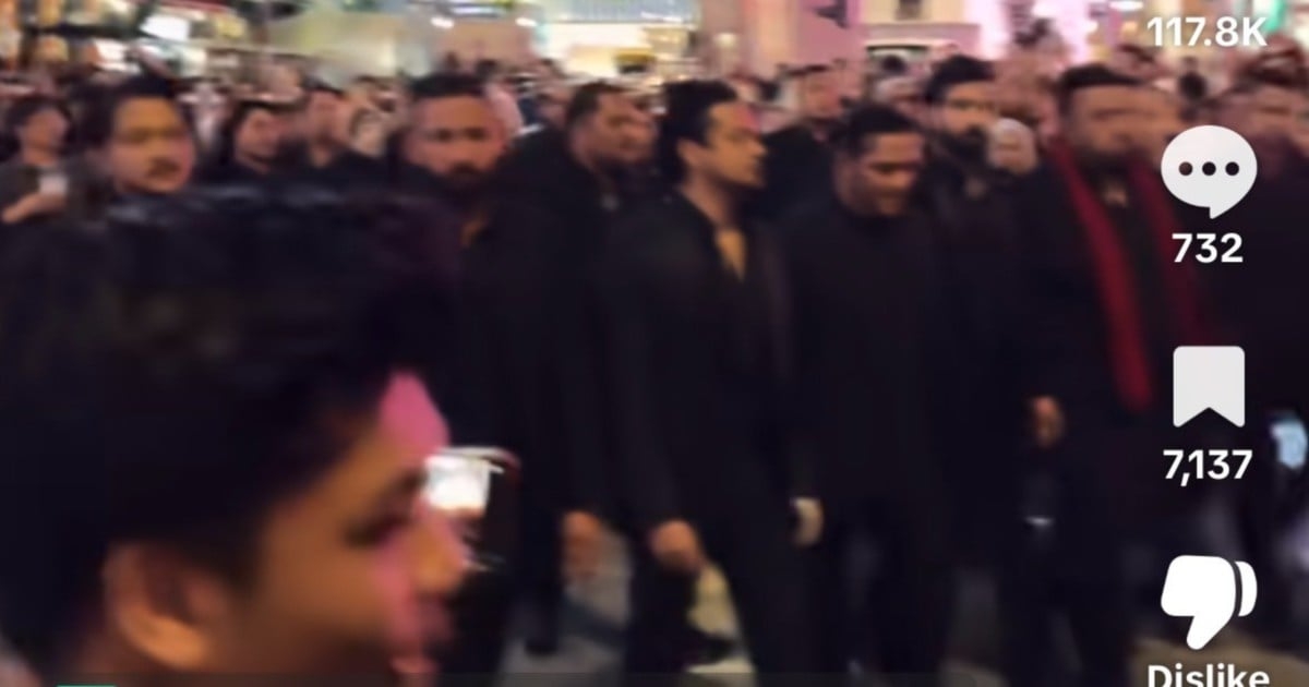 #NSTviral: Blood Brothers cast stuns fans in Bukit Bintang walkabout