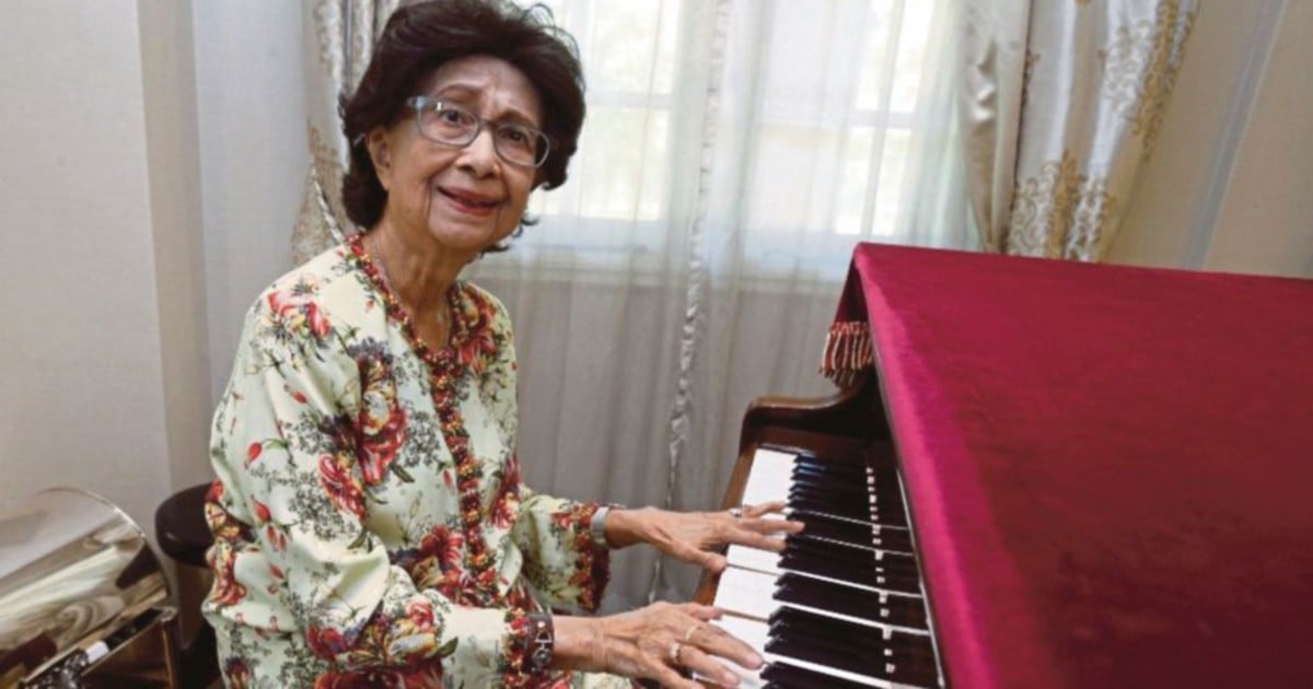 Siti Hasmah urges women to overcome fear, embarrassment in breast cancer screenings