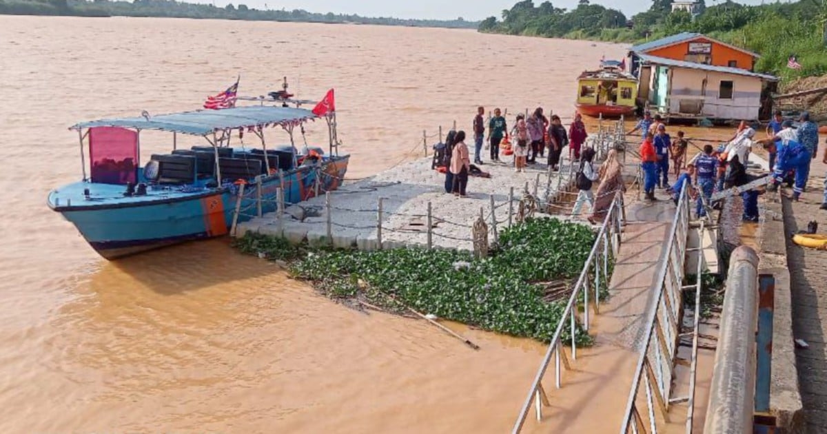 Three women injured after part of Kota Baru jetty collapses