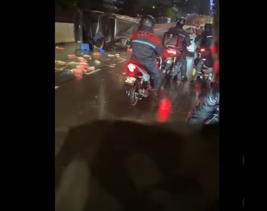 Pickup truck driver swerves to avoid puddle, triggers 4-vehicle pile-up