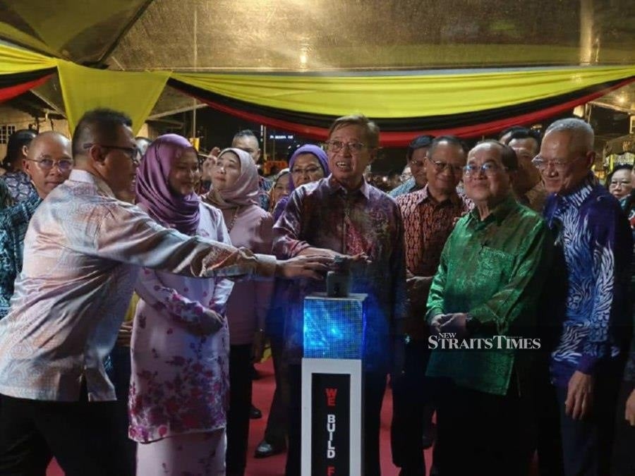 Abang Johari: That's my daughter with me, not a new love