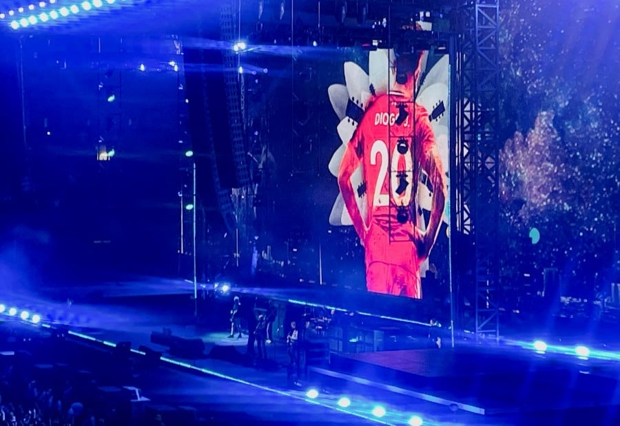 Oasis reunite after 16 years, thrilling 74,000 fans in Cardiff