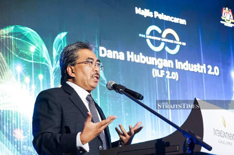 Government to study SST impact on rubber industry, says Johari Ghani