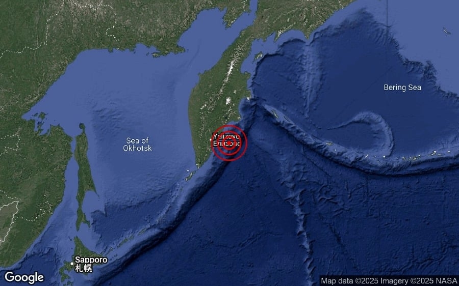 Tsunami alert after powerful quakes strike off coast of Russia