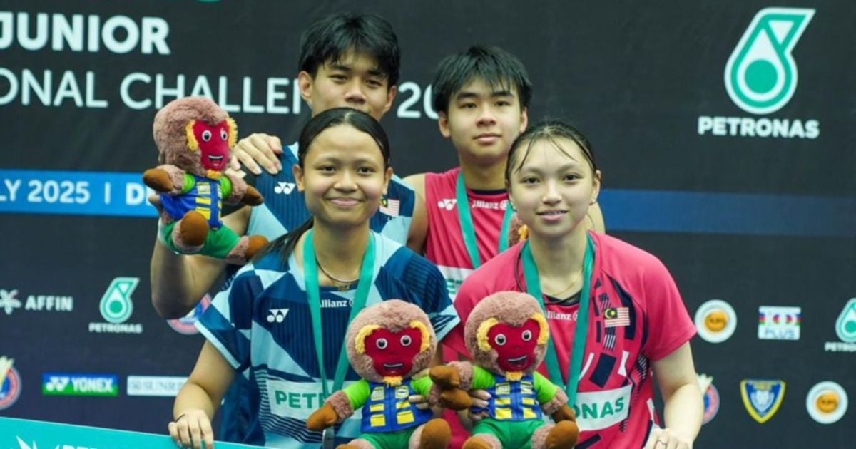 Home shuttlers Ziheng-Noraqilah, Dania-Zi Yu bag two titles