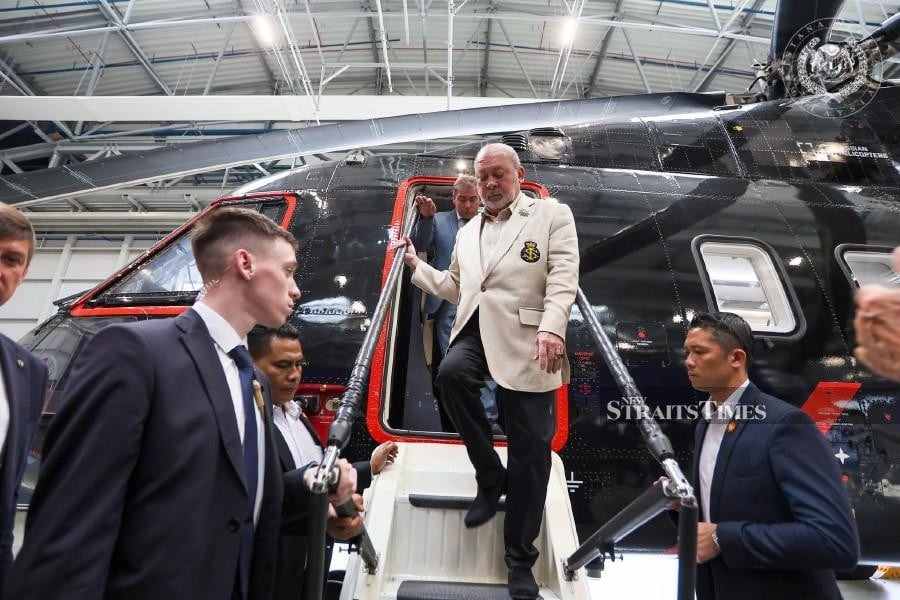 Sultan Ibrahim visits Kazan helicopter plant