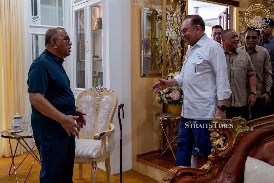 Anwar pauses duties to visit recovering Lintang assemblyman