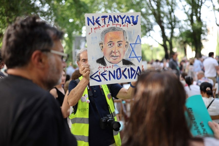 Netanyahu must go, says former Israeli PM Bennett