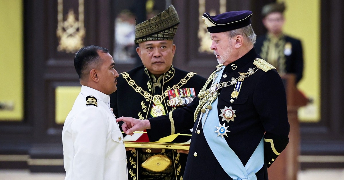 Navy officer honoured for heroic rescue at Teluk Batik