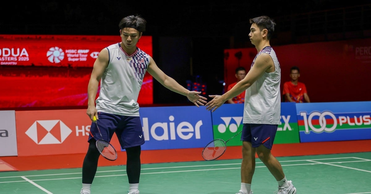 World No. 1 Sze Fei-Izzuddin roll on in Singapore