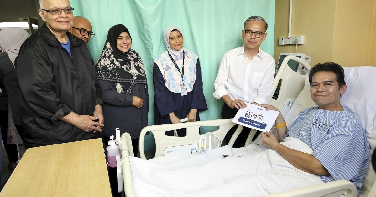 NSTP photo editor with cancer receives aid under Tabung Kasih@Hawana