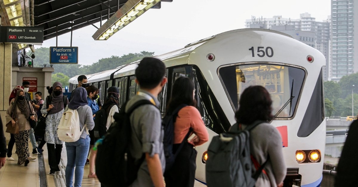 Rush hour chaos: LRT fault sparks outrage on social media