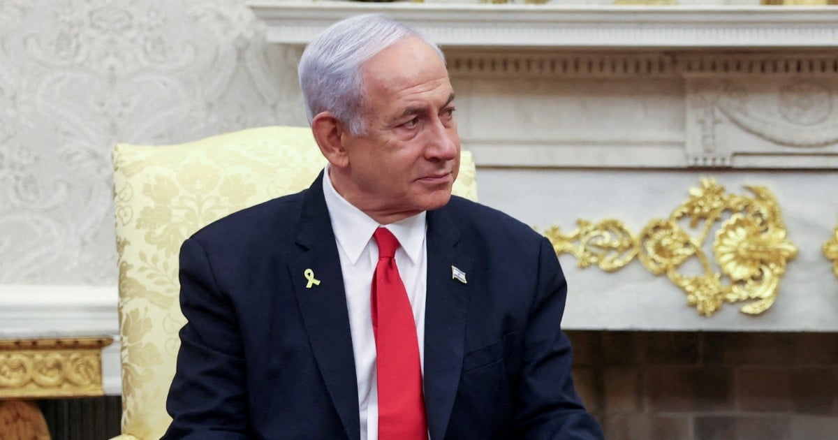 Netanyahu asks court to postpone testimony in graft trial