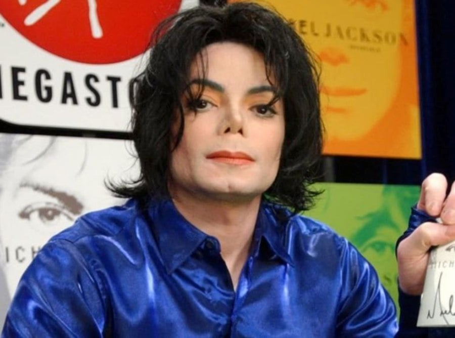 #SHOWBIZ: Michael Jackson's cosmetic surgery obsession rooted in childhood trauma, new book reveals