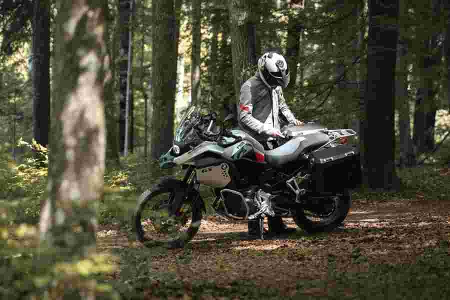 All-new BMW S 1000 RR and BMW F 900 GS Adventure unveiled