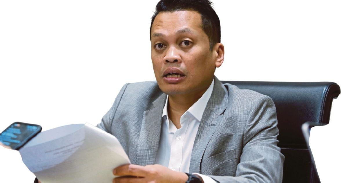 [UPDATED] Nik Nazmi resigns as cabinet minister