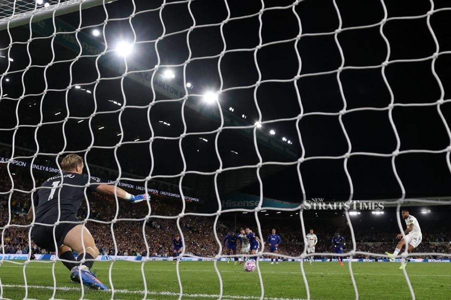 Leeds beat Everton for perfect start to Premier League return