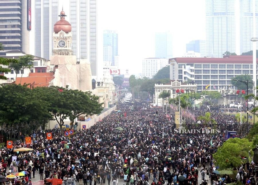 Anwar thanks security personnel on duty at rally, reaffirms commitment to democratic freedoms