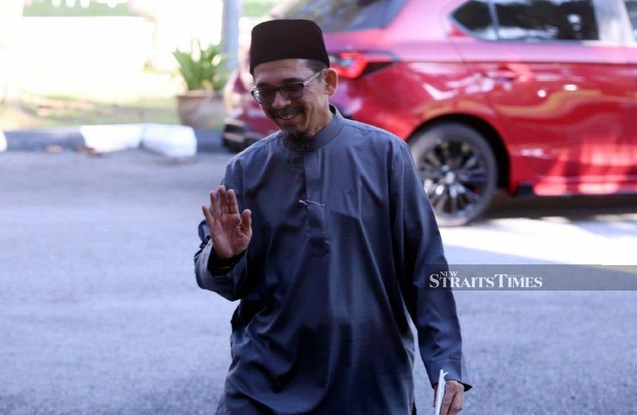 #SHOWBIZ: Dr Rushdi rejects Nora's divorce application