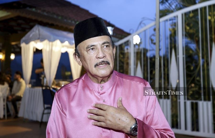#SHOWBIZ: Yusof Haslam donates RM380k to Putra Heights gas explosion victims