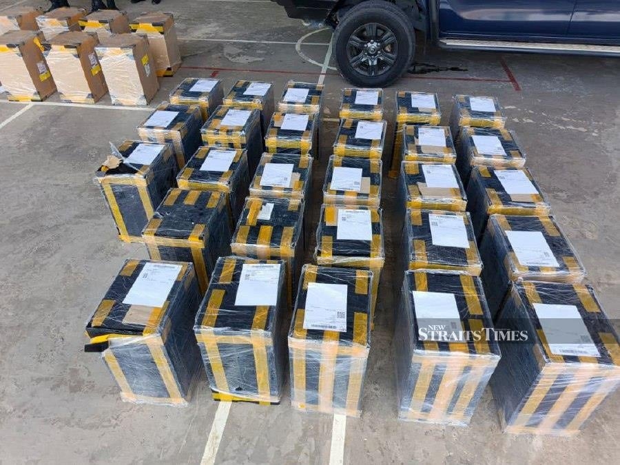 RM916,000 worth of e-cigarettes seized in Padang Besar raids