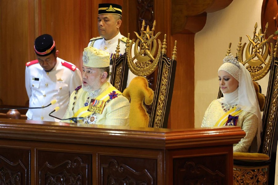 Speed up Thai border wall project, says Kelantan sultan