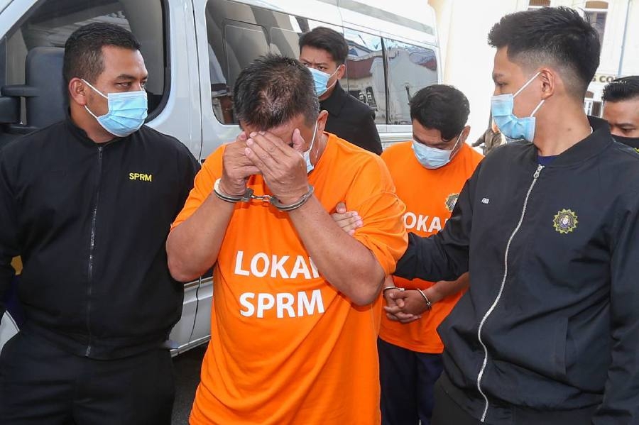 Civil servants remanded over RM54,000 graft
