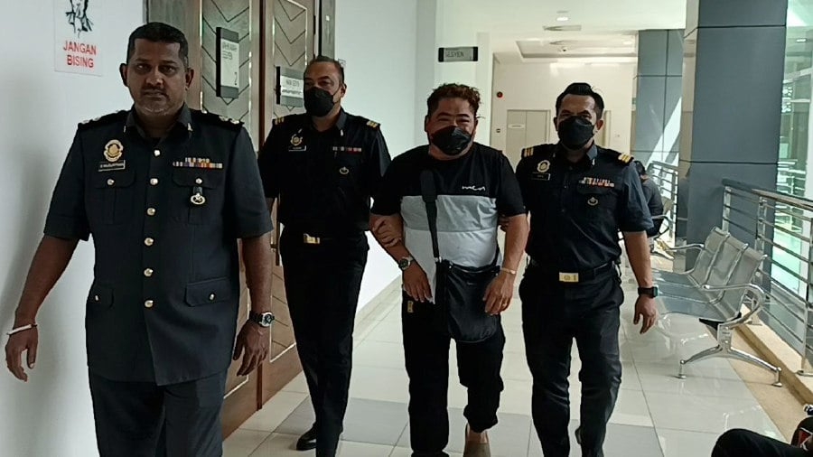 Trader fined RM15,000 for illegal possession of petrol, diesel