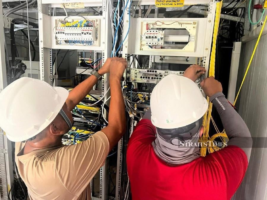 Police tracking suspects in Raub telecommunication tower vandalism