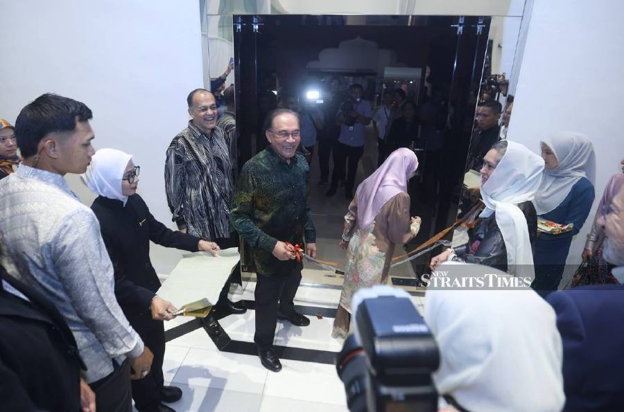 Anwar urges shift from colonial lens on Asian history