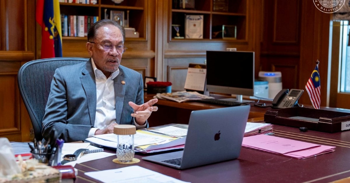 Anwar discusses Gaza with Brit MP Corbyn