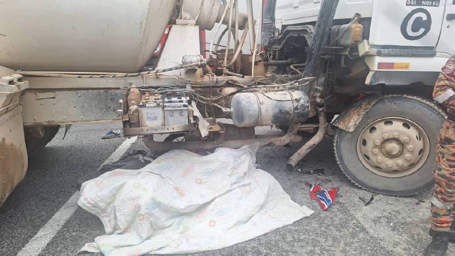 Teen motorcyclist killed in crash with lorry making illegal U-turn
