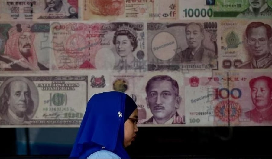 Asian currencies poised for weekly gains; rate cut lifts Indian equities