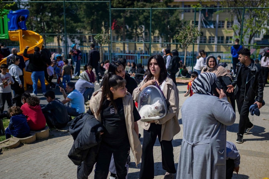 Powerful 6.2-magnitude quake hits off Istanbul coast