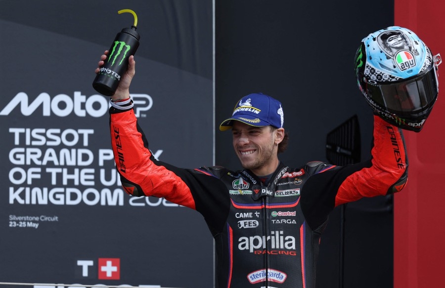 Bezzecchi ends win drought in spectacular British MotoGP