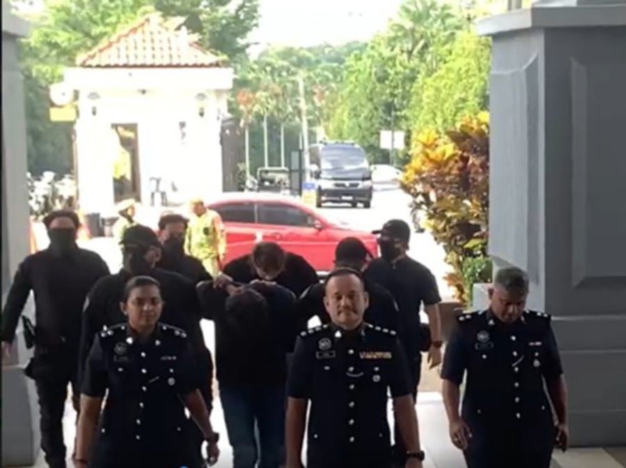 Two salesmen claim trial to robbing woman of RM2.1 million