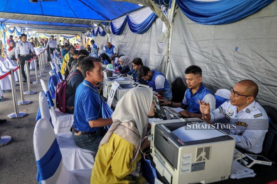 Police collects RM598,970 in summons at Raya discount event