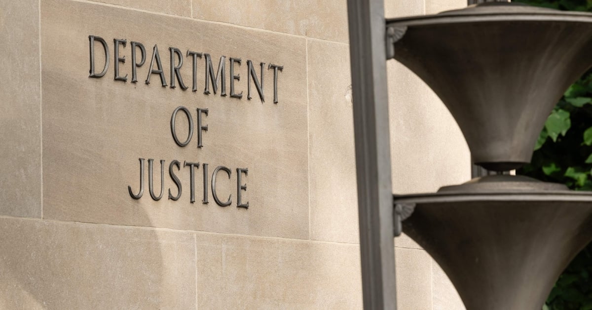 Man charged with throwing sandwich at US agent was Justice Dept staffer