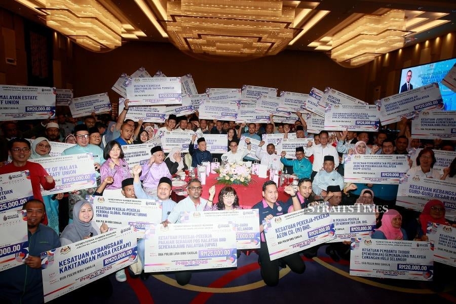 Sim: Structural flaws, weak economy behind low graduate wages