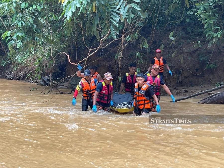 Missing man found dead after vehicle swept away in Gua Musang