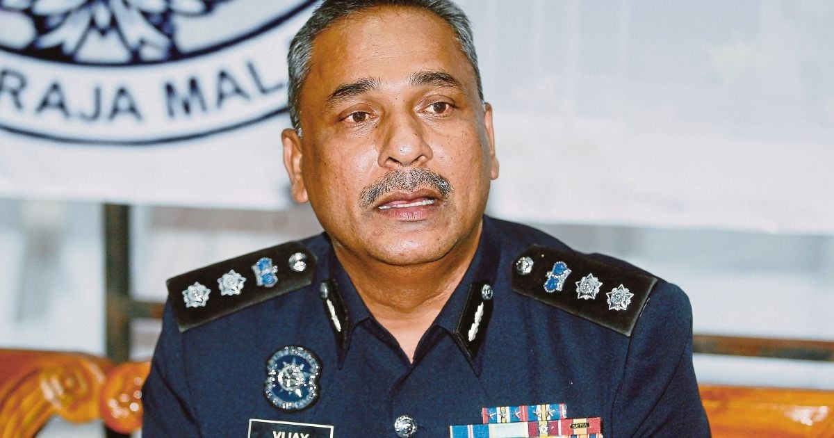 Police hunt parang-wielding men who robbed Klang snooker shop