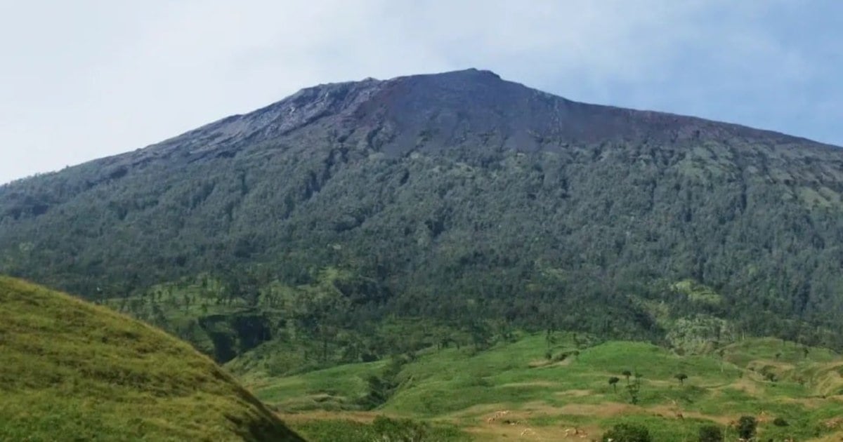 Swiss hiker airlifted from Indonesia's Mount Rinjani after serious fall